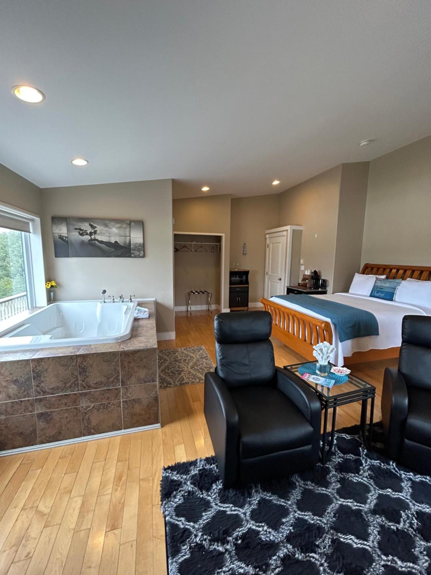 Lodge Pacific Rim Guest - Adults Only