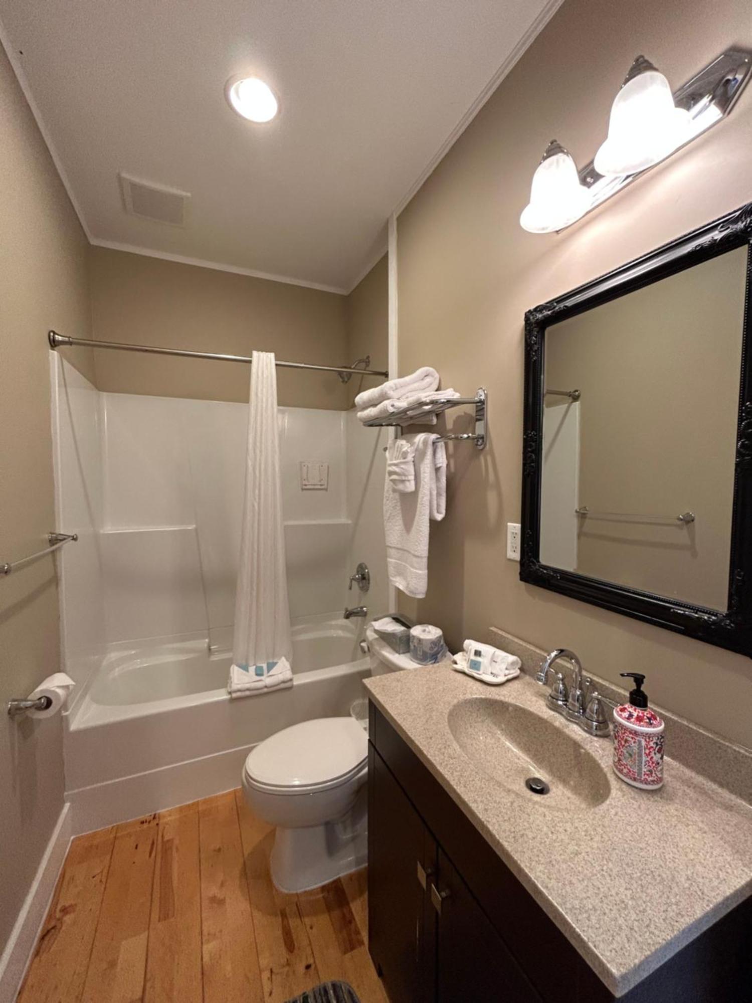 Lodge Pacific Rim Guest - Adults Only *